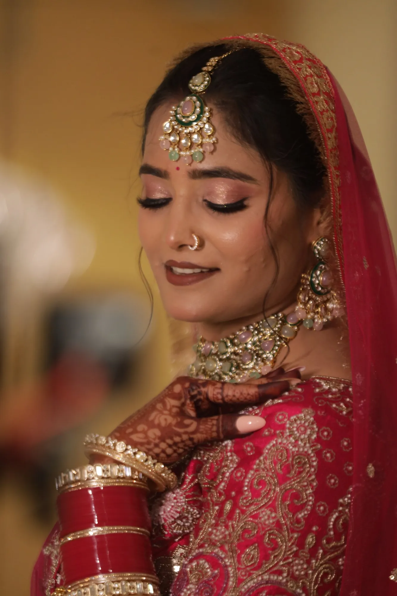 Bride portrait with maang tikka, kundan jewellery and chooda
